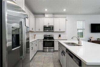 1912 Swivel Ln in Sarasota, FL - Building Photo - Building Photo