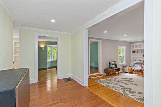 10 Brook Ln in Scarsdale, NY - Building Photo - Building Photo