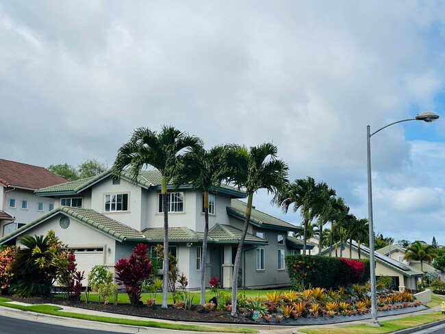 property at 8 Pahee Pl