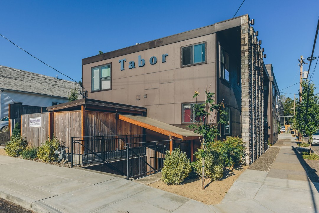 Tabor Burnside Apartments in Portland, OR - Foto de edificio