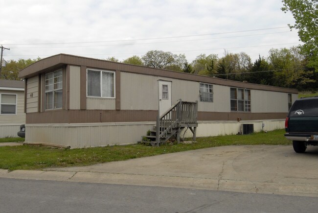 Bonnor Mobile Home Park in Bonner Springs, KS - Foto de edificio - Building Photo