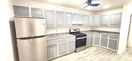 708 Garfield Ave in Jersey City, NJ - Building Photo - Building Photo