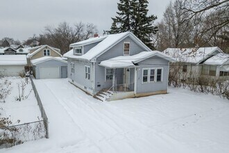 2319 Hecker Ave in Rockford, IL - Building Photo - Building Photo