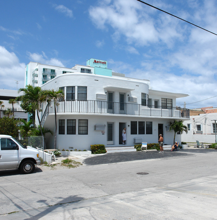 325 Roosevelt St in Hollywood, FL - Building Photo