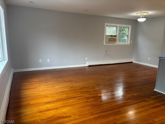 34 Warman St in Montclair, NJ - Building Photo - Building Photo