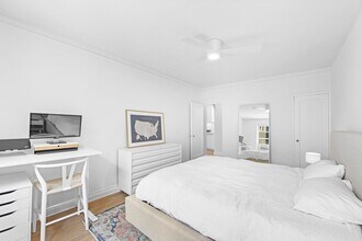 210-218 W 19th St in New York, NY - Building Photo - Building Photo