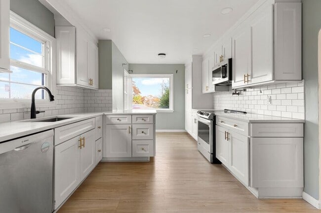 property at 4707 N Willamette Blvd