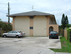 544 SW 9th St in Miami, FL - Building Photo