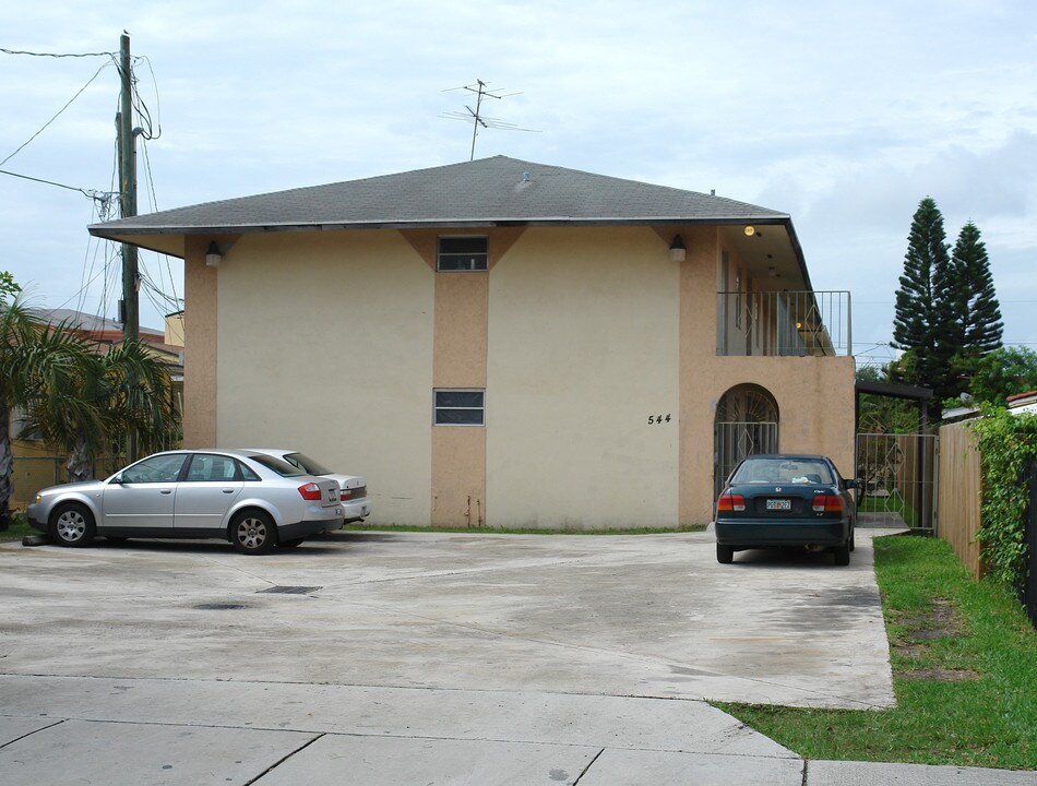 544 SW 9th St in Miami, FL - Building Photo