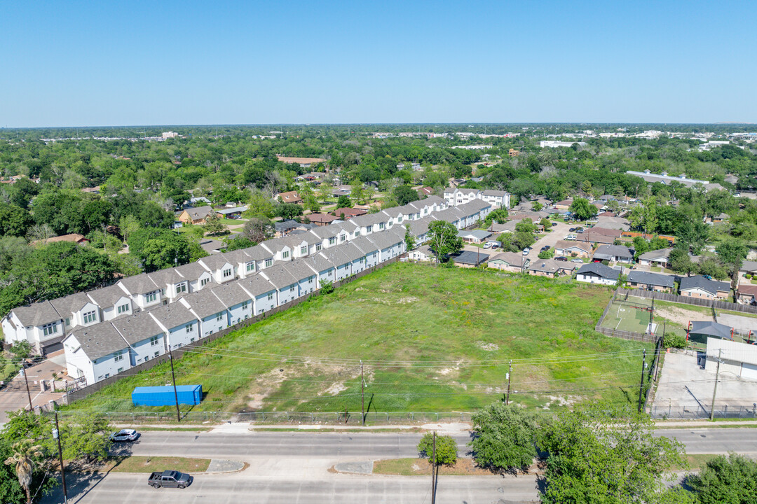 4514 Yale St in Houston, TX - Foto de edificio