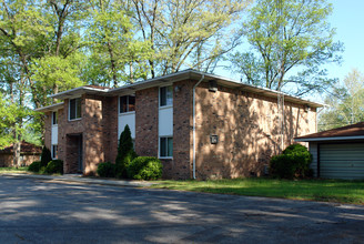 6653 Hill Ave in Toledo, OH - Building Photo - Building Photo