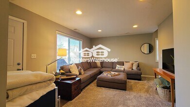 319 4th St N in Hudson, WI - Foto de edificio - Building Photo