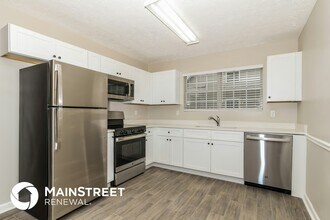 5485 Denny Dr in Atlanta, GA - Foto de edificio - Building Photo