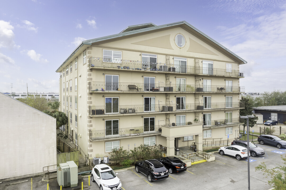 Cleary Condominiums in Metairie, LA - Foto de edificio