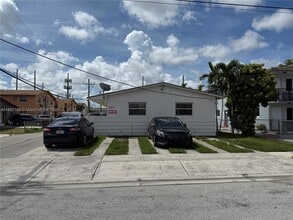 320 W 10th St, Unit 1 in Hialeah, FL - Building Photo - Building Photo