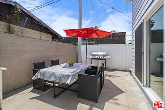 151 N Harvard Blvd in Los Angeles, CA - Building Photo - Building Photo