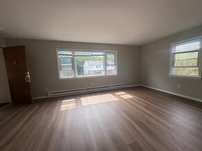 220 Glen Haven Rd, Unit E in New Haven, CT - Foto de edificio - Building Photo