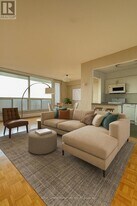 666 Spadina Ave. in Toronto, ON - Building Photo