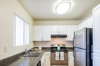 Sommerset in Vacaville, CA - Foto de edificio - Interior Photo
