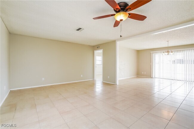 605 SE 35th St in Cape Coral, FL - Building Photo - Building Photo