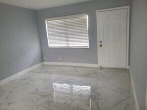 9430 Boca Cove Cir, Unit 203 in Boca Raton, FL - Foto de edificio - Building Photo