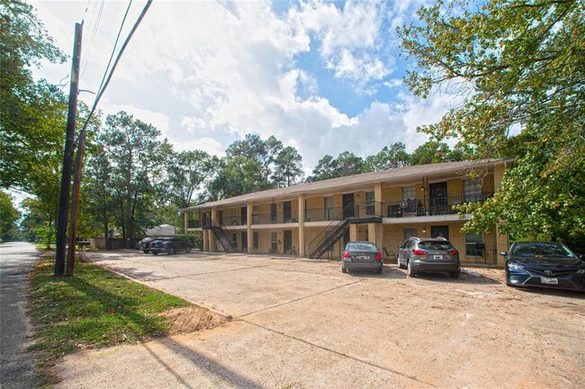 1500 S 3rd St-Unit -6 in Conroe, TX - Building Photo - Building Photo