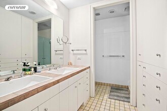 155 W 82 St in New York, NY - Building Photo - Building Photo