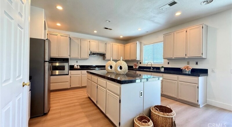 11958 Sunstone Ct in Jurupa Valley, CA - Foto de edificio