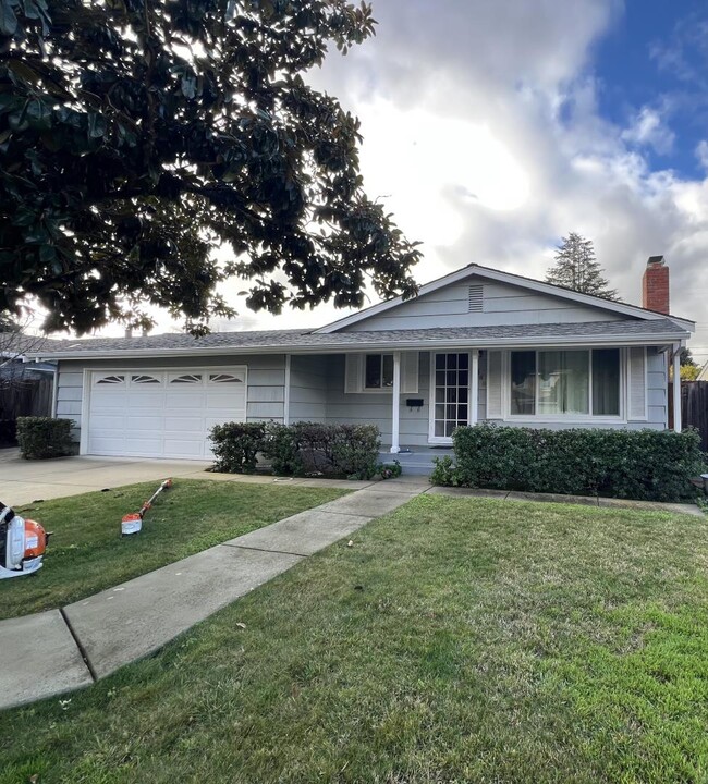 1568 Begen Ave in Mountain View, CA - Building Photo