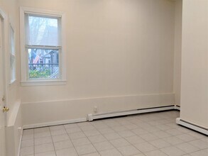 83 Yorktown St, Unit 1 in Somerville, MA - Building Photo - Building Photo