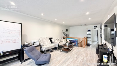 34 Heatherside Dr in Toronto, ON - Building Photo - Building Photo