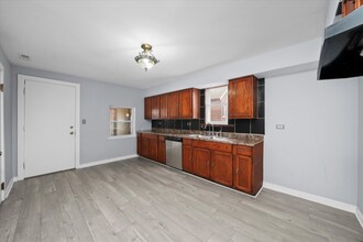 2133 W 18th Pl, Unit Coach House in Chicago, IL - Building Photo - Building Photo