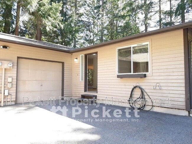 6451 Lewis NE Dr in Bremerton, WA - Building Photo - Building Photo