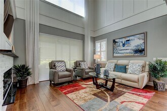 8750 Terracina Lake Dr in Tampa, FL - Building Photo - Building Photo