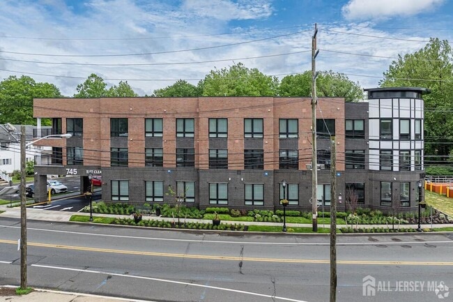 745 Bound Brook Rd, Unit 204 in Dunellen, NJ - Building Photo - Building Photo
