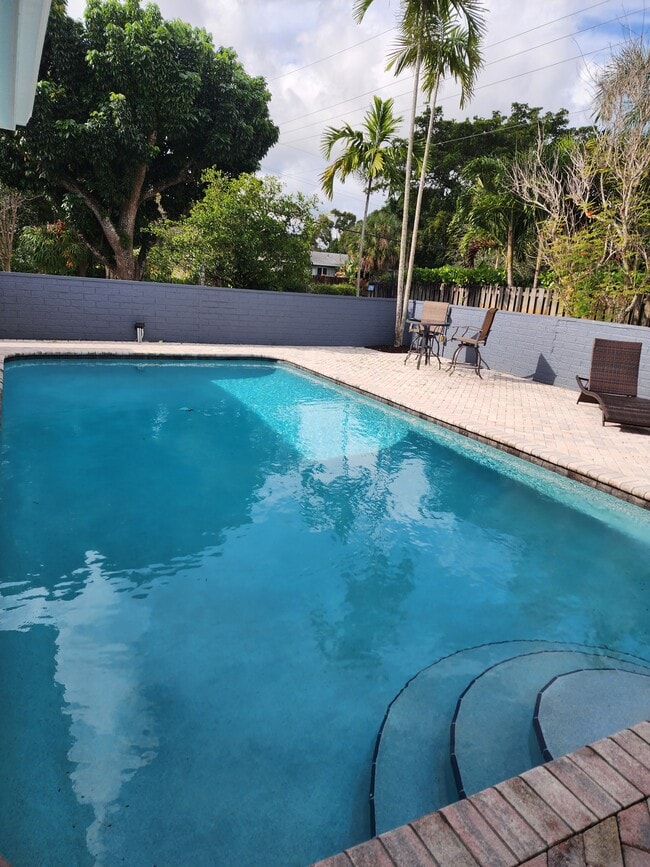 465 S Fig Tree Ln, Unit b