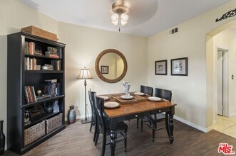 28703 Calle de la Paz Dr in Santa Clarita, CA - Building Photo - Building Photo