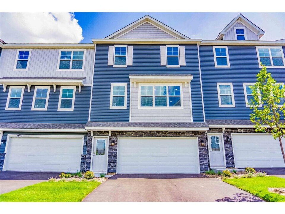 1619 Windigo Ln in Shakopee, MN - Building Photo