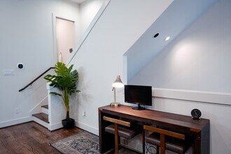 2826 Clay St in Houston, TX - Building Photo - Building Photo