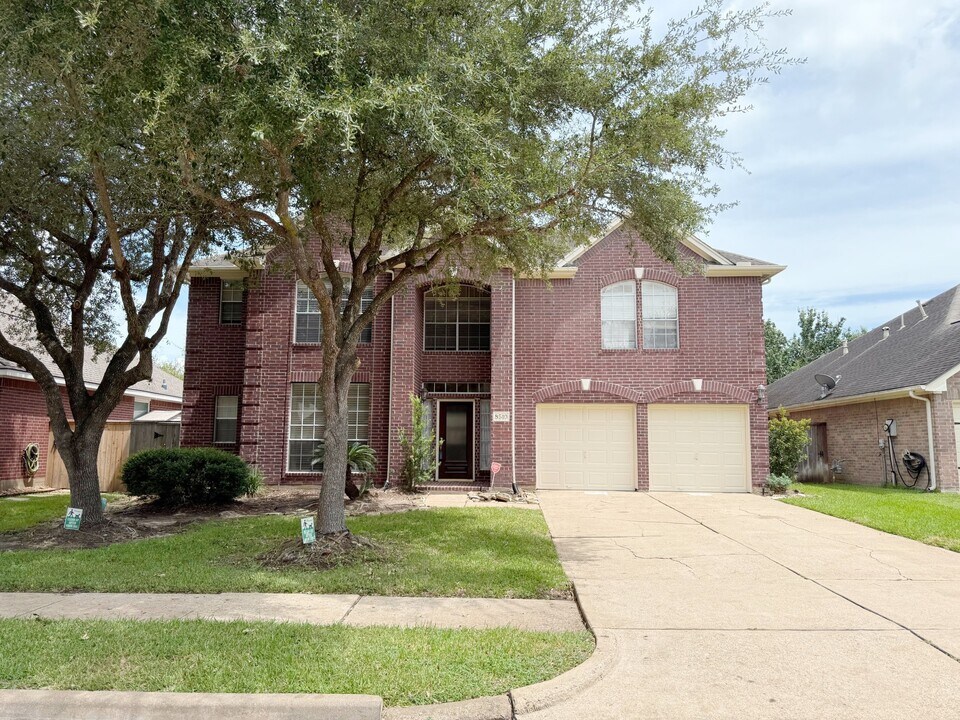 8510 Green Ash Dr in Sugar Land, TX - Building Photo