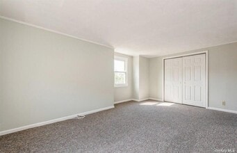 5 7th St in Valley Stream, NY - Building Photo - Building Photo