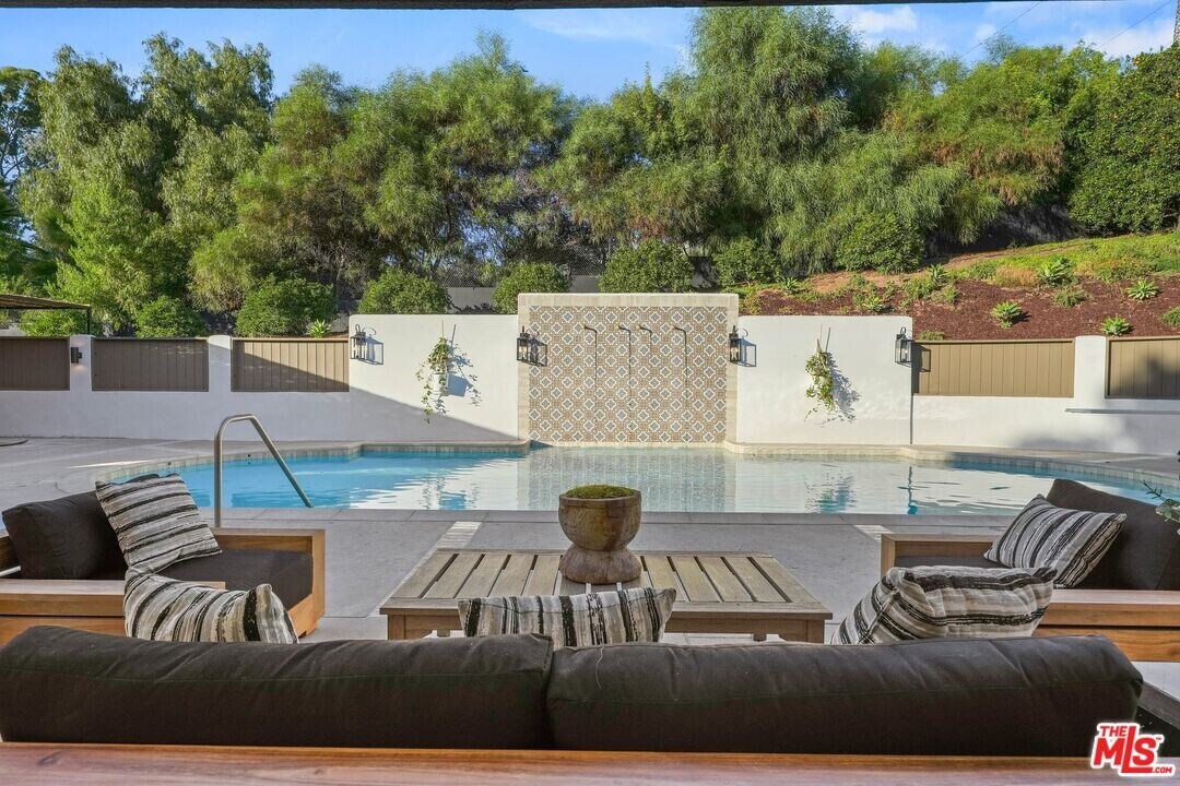 431 Montana Cir in Ojai, CA - Building Photo