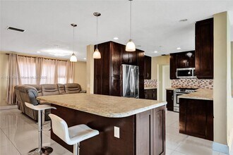 215 SE 3rd Ave in Hallandale Beach, FL - Building Photo - Building Photo