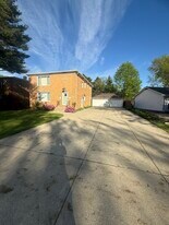 9499 Independence Blvd, Unit 9499 Independence in Parma Heights, OH - Building Photo