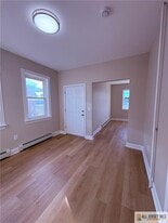 402 Lawrence St in Perth Amboy, NJ - Building Photo