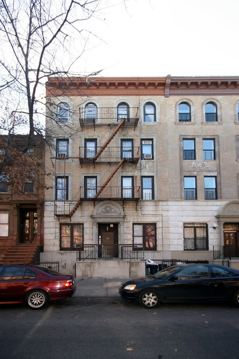 102 Macon St in Brooklyn, NY - Building Photo