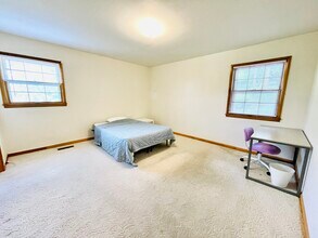 4006 S Crestview Dr NW in Huntsville, AL - Building Photo - Building Photo