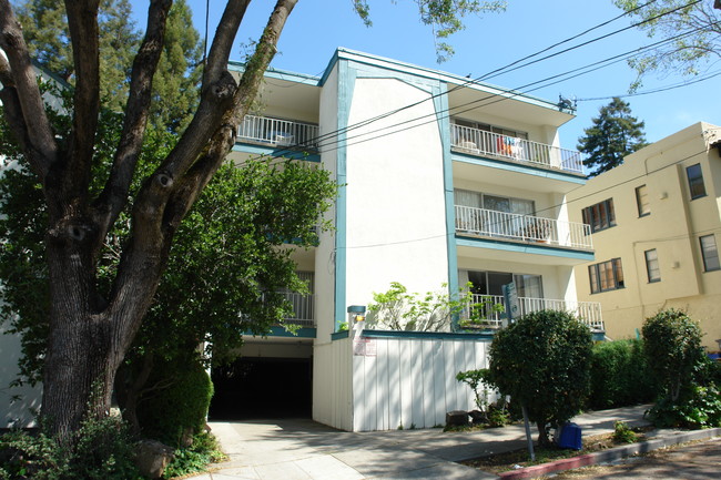 2455 Hilgard Ave in Berkeley, CA - Foto de edificio - Building Photo