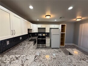 4300 N Lamont St in Las Vegas, NV - Building Photo - Building Photo