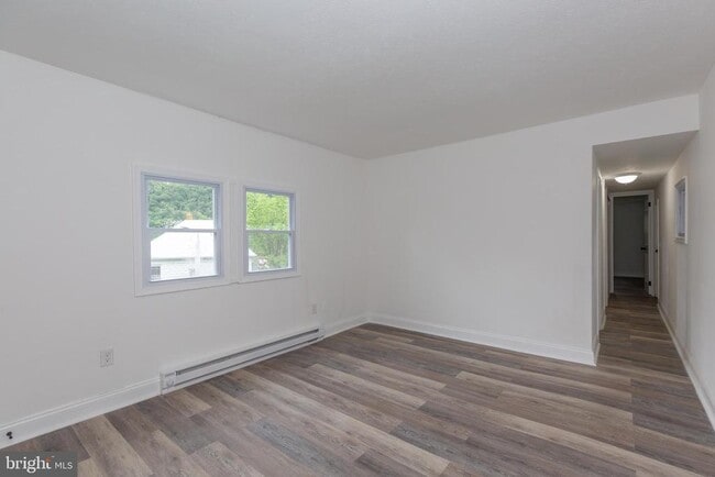 30 Laurel Hill Ln in Berkeley Springs, WV - Foto de edificio - Building Photo